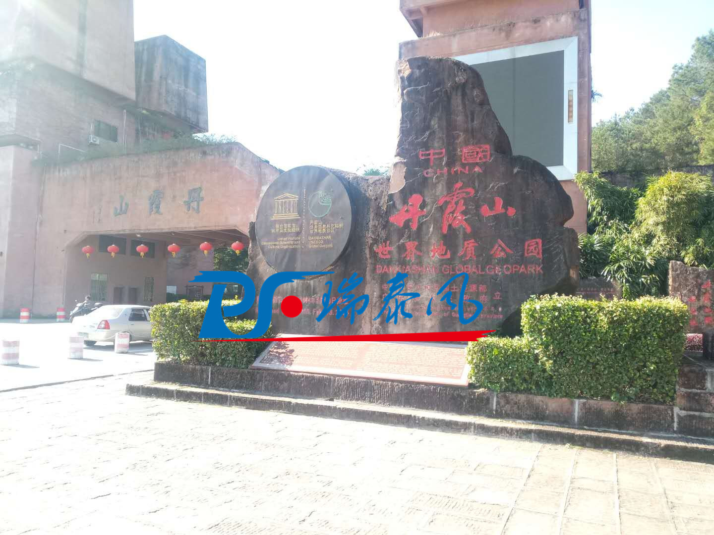 鋼結(jié)構(gòu)廠房通風(fēng)降溫方案、廠房車間通風(fēng)降溫方案、大型工業(yè)風(fēng)扇、物流倉(cāng)儲(chǔ)大風(fēng)扇、大吊扇、工業(yè)風(fēng)扇、廠房車間降溫設(shè)備、廠房車間通風(fēng)設(shè)備、車間溫控設(shè)備、工業(yè)大吊扇、工業(yè)大風(fēng)扇、工業(yè)節(jié)能風(fēng)扇、湖北瑞兆偉業(yè)通風(fēng)降溫科技有限公司、瑞泰風(fēng)工業(yè)大風(fēng)扇