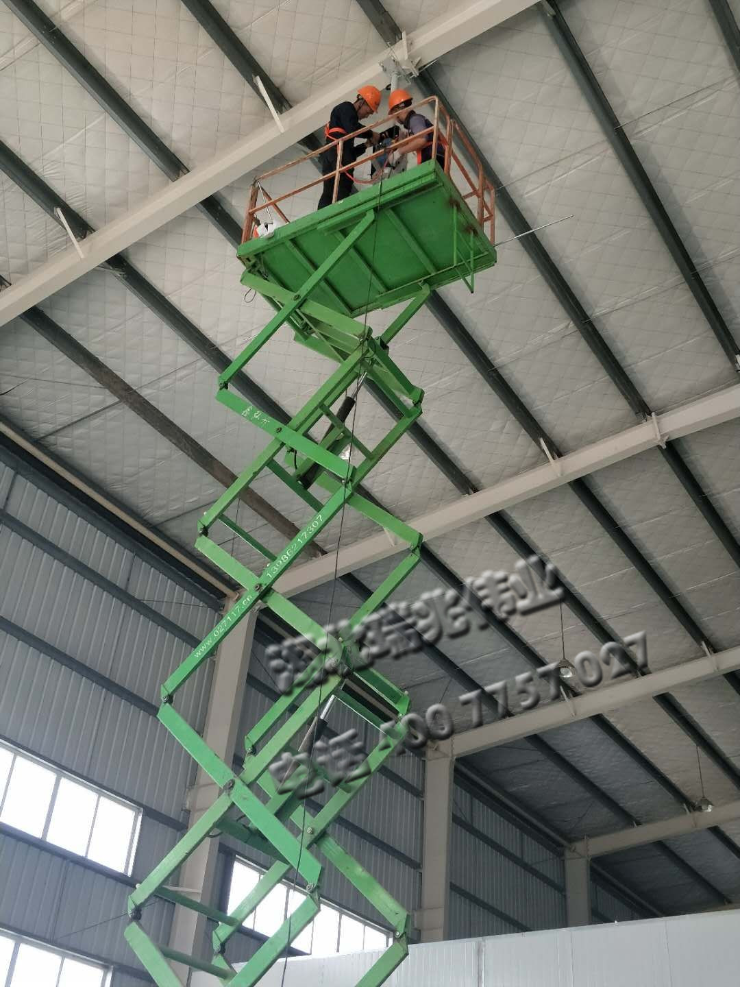 鋼結(jié)構(gòu)廠房通風(fēng)降溫方案、廠房車間通風(fēng)降溫方案、大型工業(yè)風(fēng)扇、物流倉(cāng)儲(chǔ)大風(fēng)扇、大吊扇、工業(yè)風(fēng)扇、廠房車間降溫設(shè)備、廠房車間通風(fēng)設(shè)備、車間溫控設(shè)備、工業(yè)大吊扇、工業(yè)大風(fēng)扇、工業(yè)節(jié)能風(fēng)扇、湖北瑞兆偉業(yè)通風(fēng)降溫科技有限公司