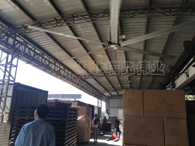 鋼結構廠房通風降溫方案、廠房車間通風降溫方案、大型工業(yè)風扇、物流倉儲大風扇、大吊扇、工業(yè)風扇、廠房車間降溫設備、廠房車間通風設備、車間溫控設備、工業(yè)大吊扇、工業(yè)大風扇、工業(yè)節(jié)能風扇、湖北瑞兆偉業(yè)通風降溫科技有限公司