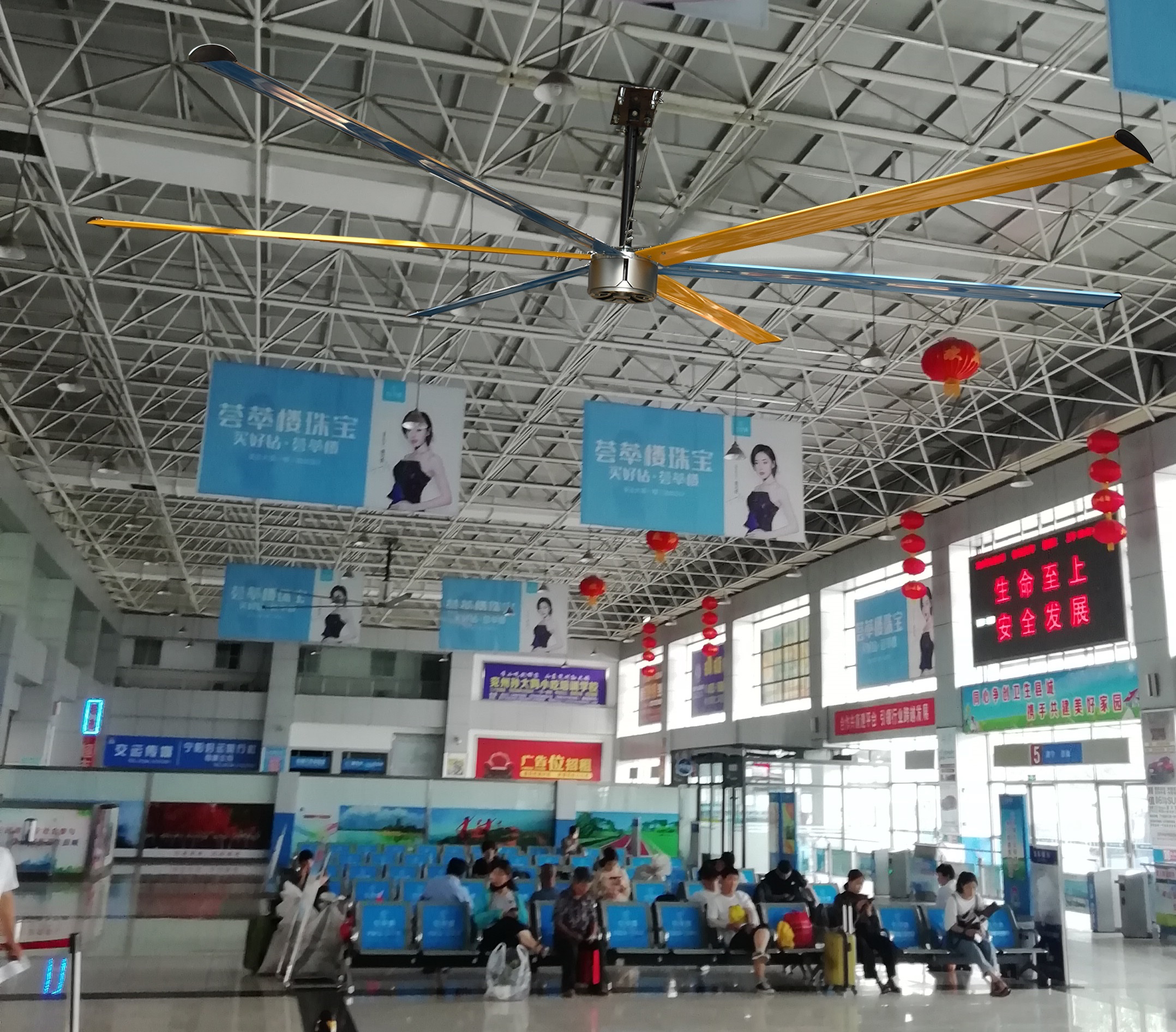 候車室通風降溫,工業(yè)大風扇,工業(yè)大吊扇,公共場所通風降溫 候車室通風降溫,工業(yè)大風扇,工業(yè)大吊扇,公共場所通風降溫