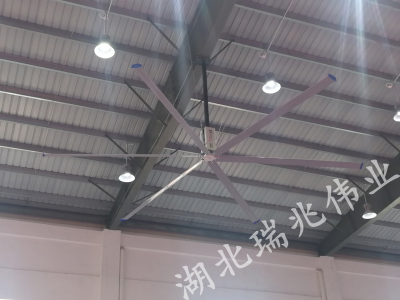 廠房車間降溫設(shè)備，首選工業(yè)風(fēng)扇