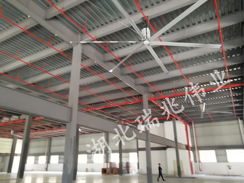 為什么大型廠房車間需要安裝湖北大型工業(yè)風(fēng)扇？