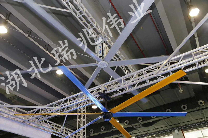 “我是護旗手”，瑞泰風工業(yè)大風扇引領下的我們都是愛國愛黨好青年！
