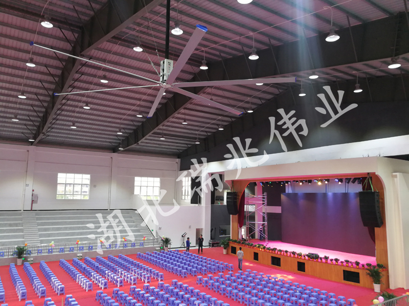 屋頂承受得住工業(yè)大風(fēng)扇的重量和震動(dòng)嗎？