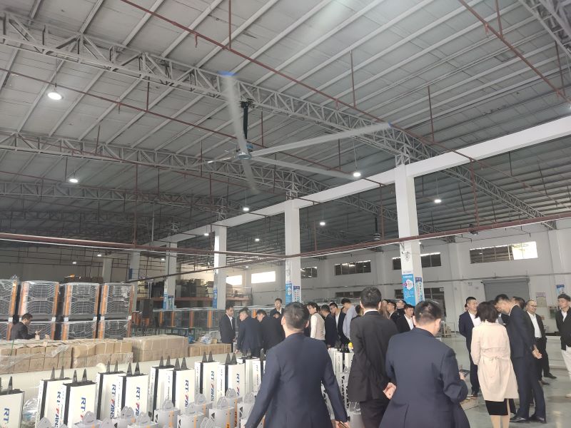 在夏天車間降溫很重要，工業(yè)大風(fēng)扇剛好滿足你的需求！